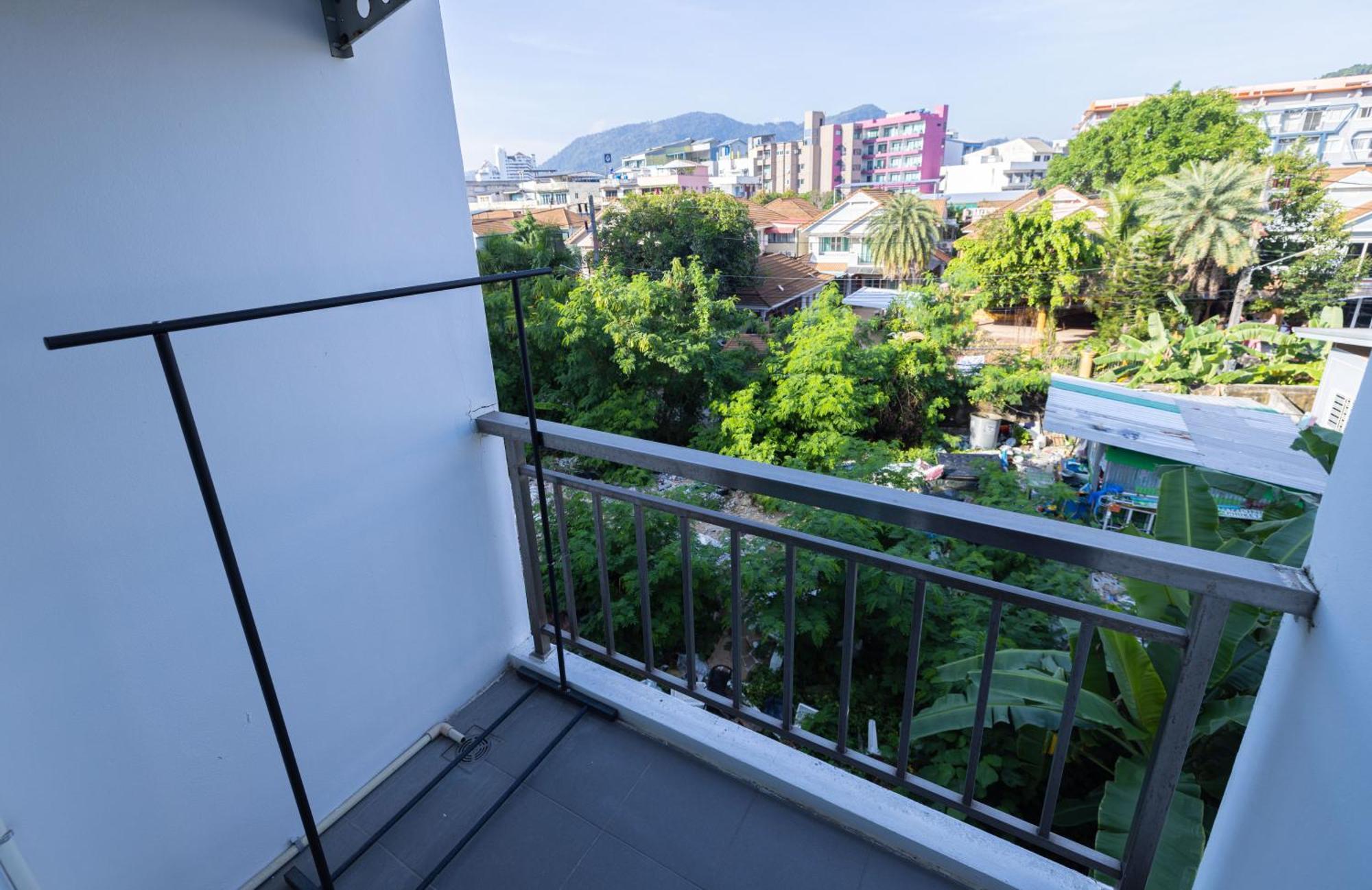 Happy 99 Guest House Patong Exterior photo