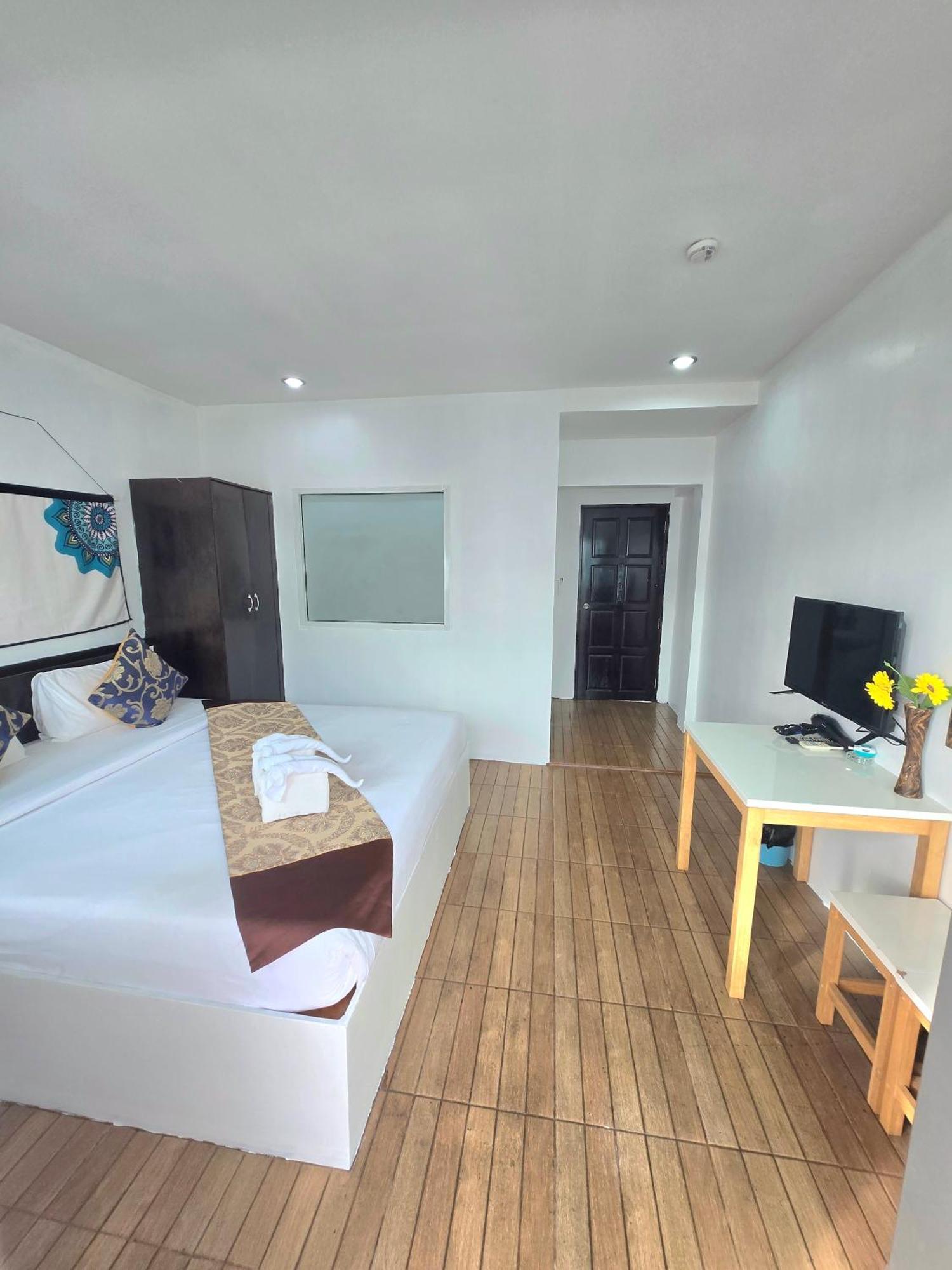 Happy 99 Guest House Patong Exterior photo