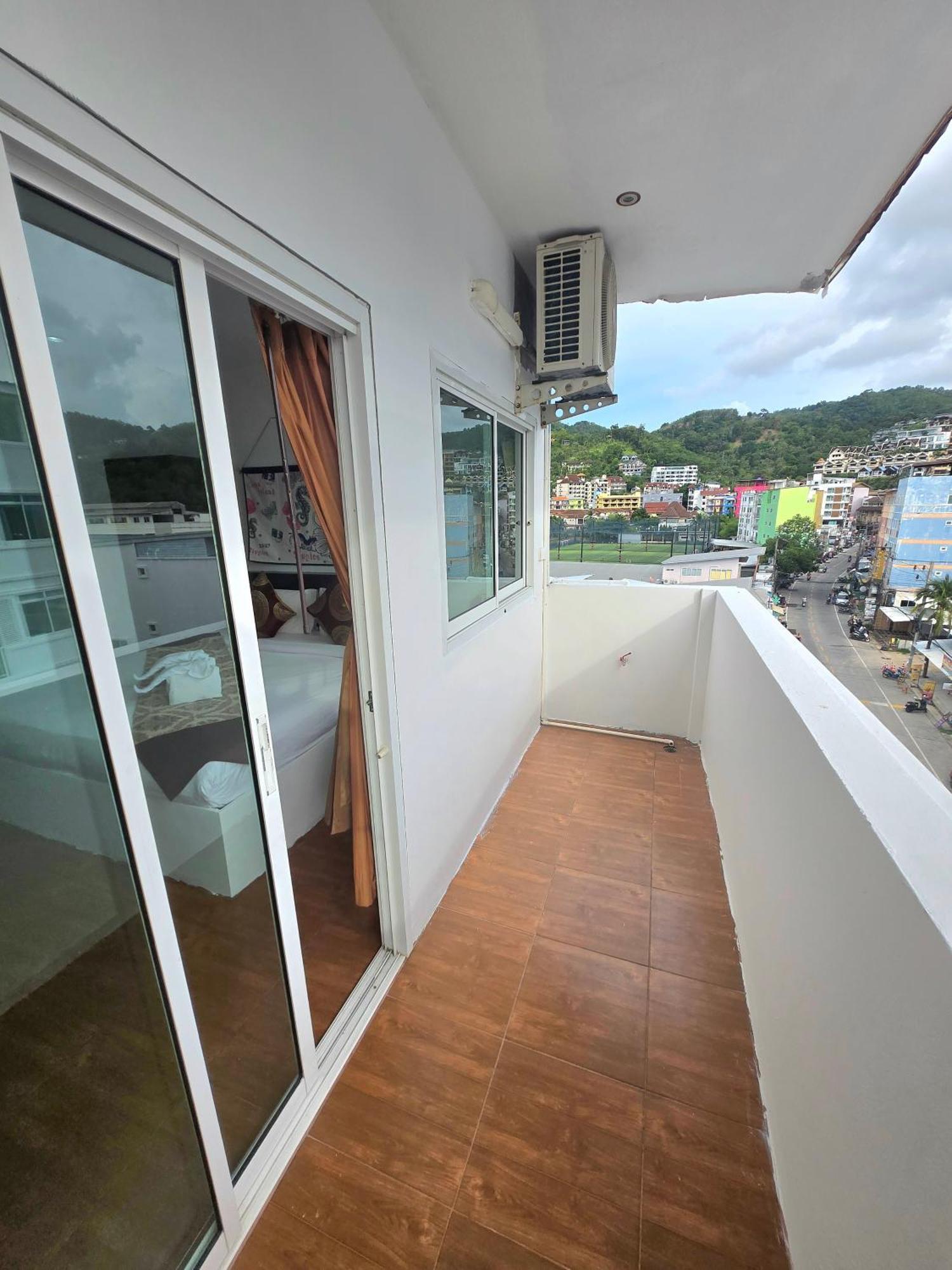 Happy 99 Guest House Patong Exterior photo