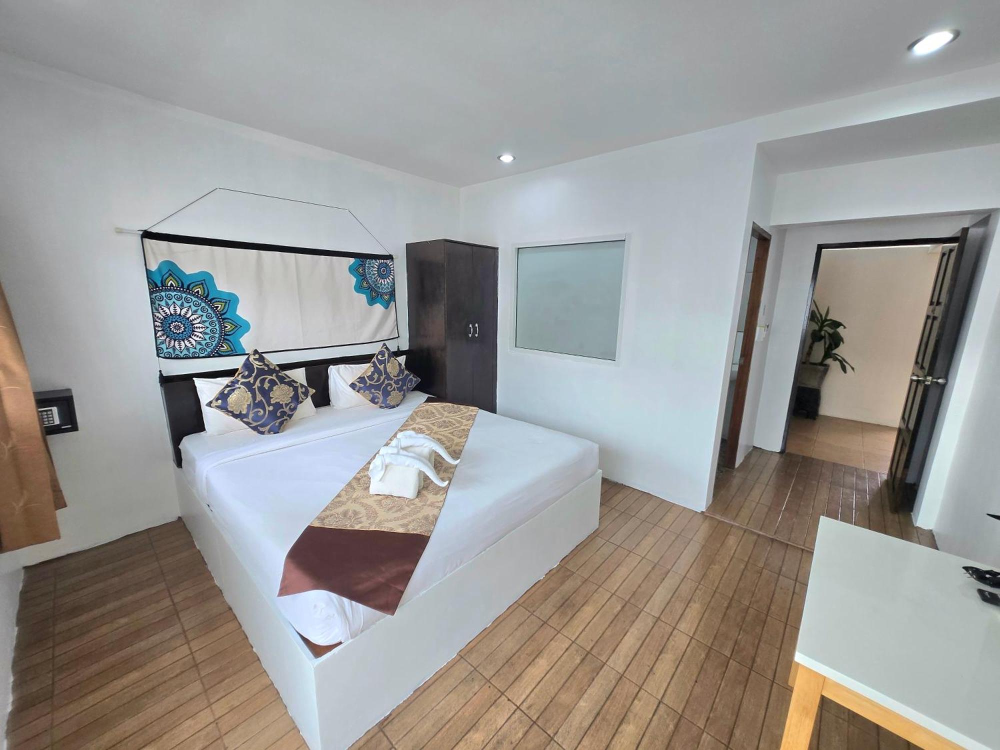 Happy 99 Guest House Patong Exterior photo