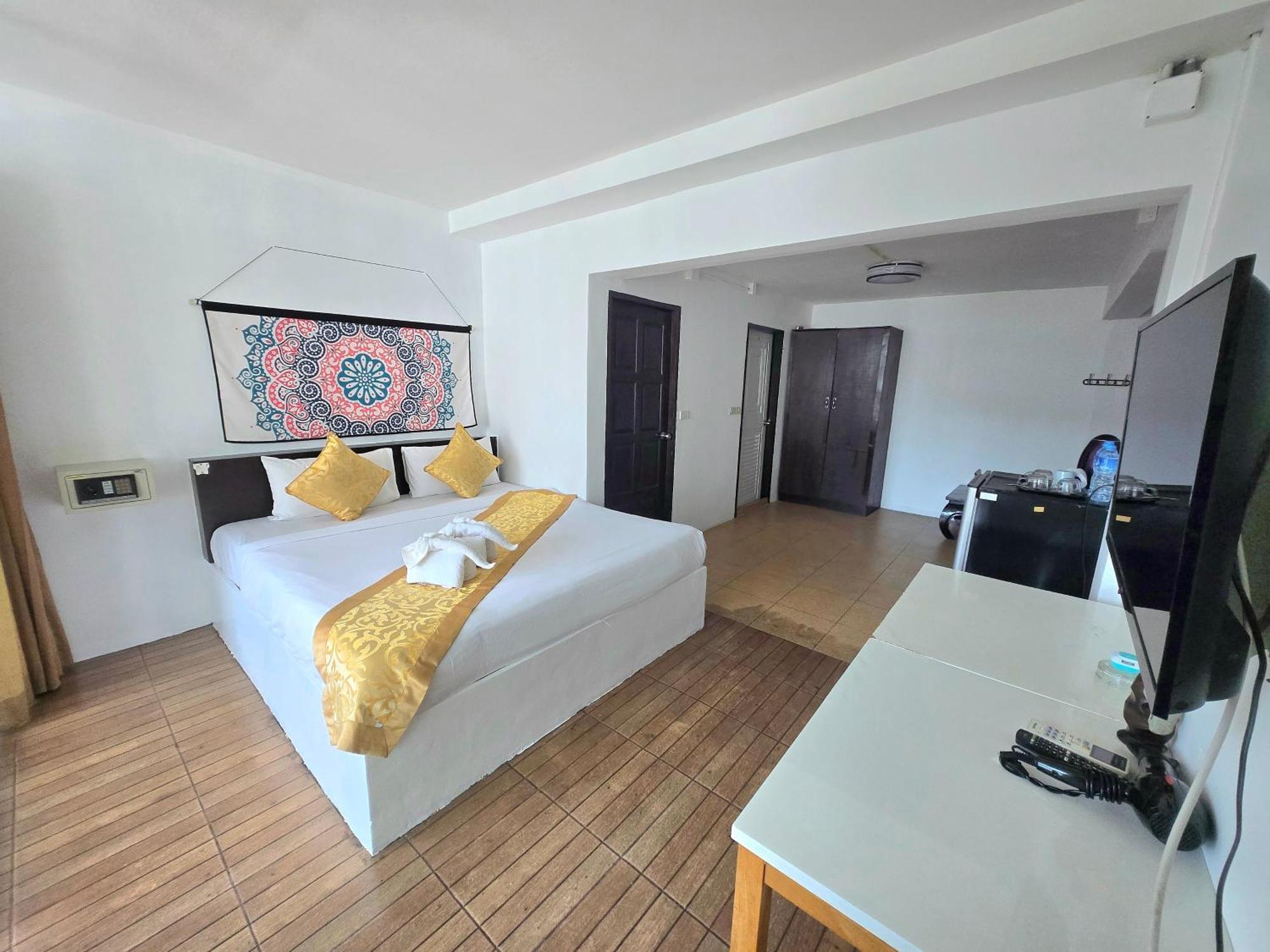 Happy 99 Guest House Patong Exterior photo